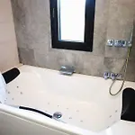 Avets Nyaraló *