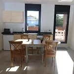 Nyaraló Avets *